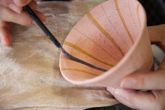 釉薬以外の化粧を施す